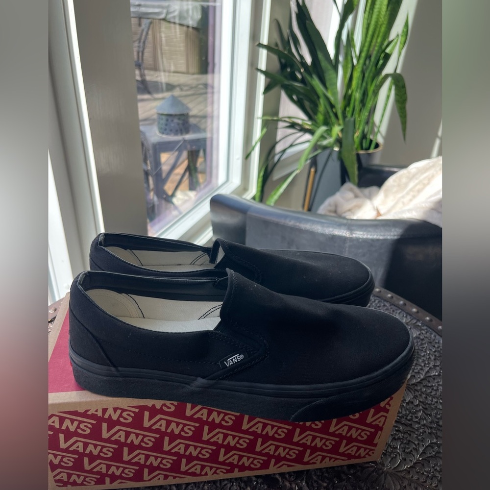 VANS CLASSIC SLIP ON SNEAKERS IN ALL BLACK 10.5 - Picture 6 of 8